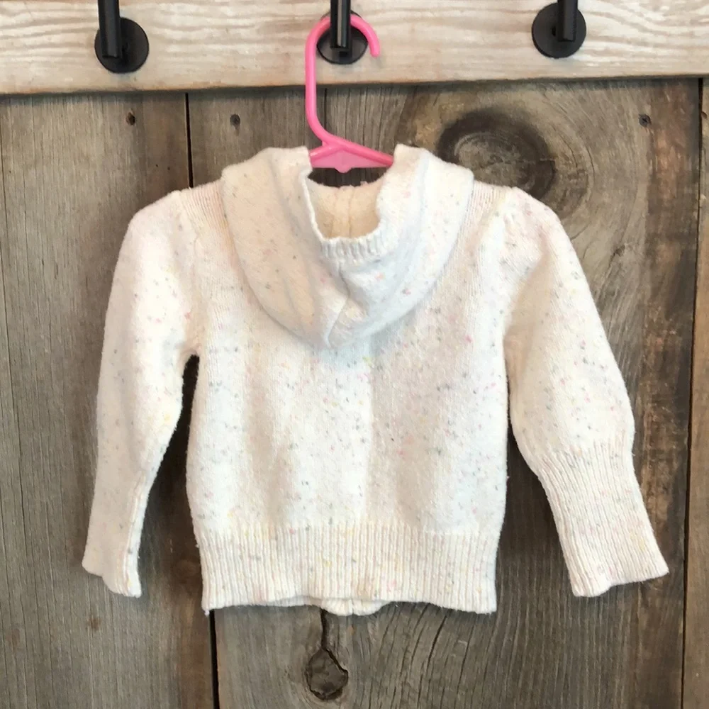 2007 Old Navy Hooded Sweater in Cream Size 18-24 months